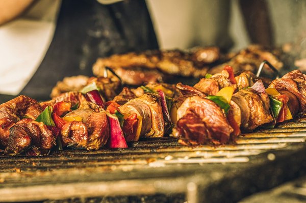 Comment faire des brochettes de légumes sans grill pour un plat estival léger?
